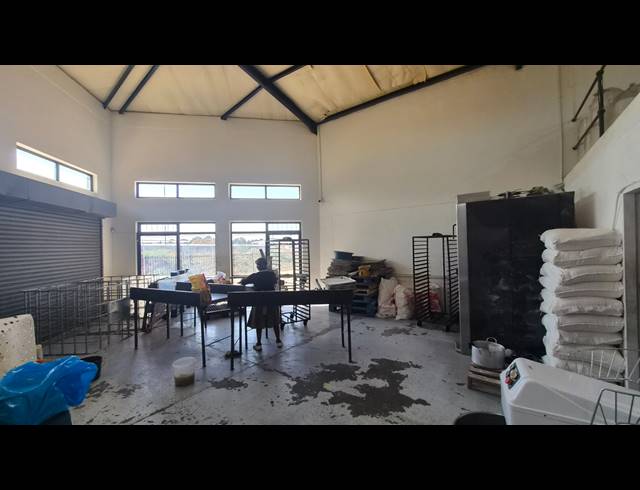 174M² WAREHOUSE TO LET IN BARTLETT